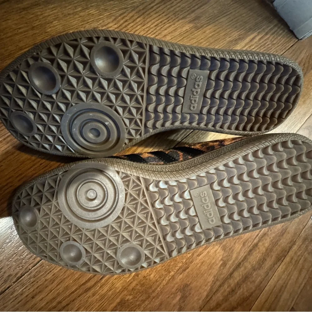 Leopard sneakers. Reps. Excellent quality,never worn. Fits like a 7.5 - Picture 3 of 3